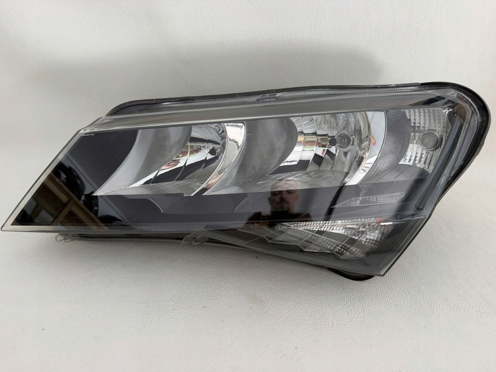 Frontscheinwerfer Skoda III 3V194015 Links Scheinwerfer Headlight SCH8276362782lj