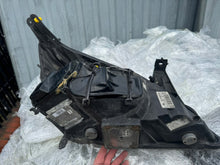 Laden Sie das Bild in den Galerie-Viewer, Frontscheinwerfer Opel Vectra C 13170934 13170933 Xenon Ein Satz Headlight SCH1672979849aw