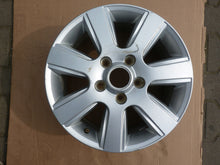 Laden Sie das Bild in den Galerie-Viewer, 1x Alufelge 16 Zoll 6.5&quot; 5x120 Vw Rim Wheel