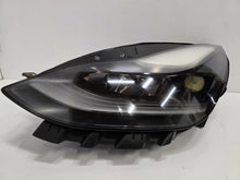 Laden Sie das Bild in den Galerie-Viewer, Frontscheinwerfer Tesla Model 3 Full LED Ein Stück (Rechts oder Links) Headlight