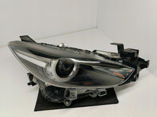 Laden Sie das Bild in den Galerie-Viewer, Frontscheinwerfer Mazda I Da 3 K2442 W3629 BSP551030 Full LED Rechts Headlight