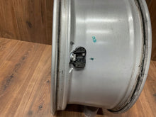 Laden Sie das Bild in den Galerie-Viewer, 1x Alufelge 18 Zoll 5x108 K8D21007CA Land Rover Range I Evoque L551 Rim Wheel FEL9128349135wn