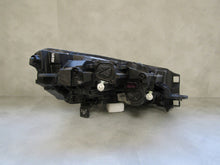 Laden Sie das Bild in den Galerie-Viewer, Frontscheinwerfer Skoda Enyaq 5LB941015B LED Links Scheinwerfer Headlight