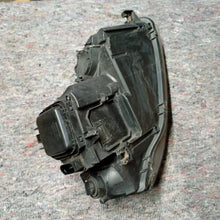 Laden Sie das Bild in den Galerie-Viewer, Frontscheinwerfer Audi A3 8P0941003A 0301206201 FALSE Scheinwerfer Headlight SCH2501804597rr