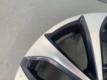 Laden Sie das Bild in den Galerie-Viewer, 1x Alufelge 16 Zoll 6.5&quot; 5x114.3 44ET 403008128R Renault Zoe Rim Wheel