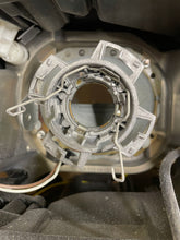Laden Sie das Bild in den Galerie-Viewer, Frontscheinwerfer Opel Astra Xenon Links Scheinwerfer Headlight SCH1079336370qp