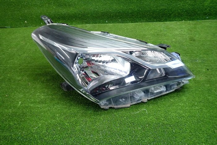 Frontscheinwerfer Toyota Yaris Rechts Scheinwerfer Headlight SCH4903475683dg