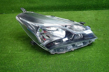 Laden Sie das Bild in den Galerie-Viewer, Frontscheinwerfer Toyota Yaris Rechts Scheinwerfer Headlight SCH4903475683dg
