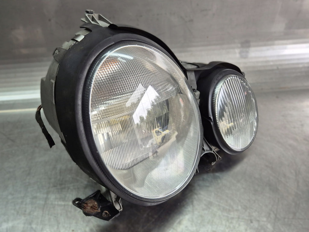 Frontscheinwerfer Mercedes-Benz W210 A2108204061 Xenon Rechts Headlight