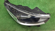 Load image into Gallery viewer, Frontscheinwerfer Kia Rio 92102-H8 LED Rechts Scheinwerfer Headlight