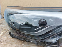 Laden Sie das Bild in den Galerie-Viewer, Frontscheinwerfer Toyota Chr 81110-YP280 Links Scheinwerfer Headlight
