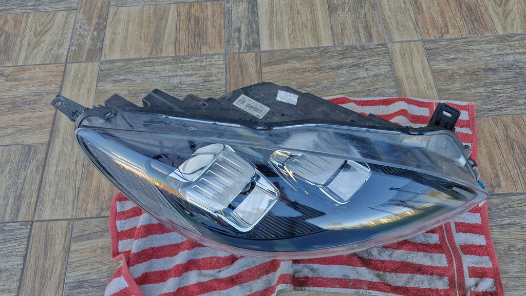 Frontscheinwerfer Ford Kuga LV4B-13E014-FE LED Rechts Scheinwerfer Headlight SCH2313024609rz