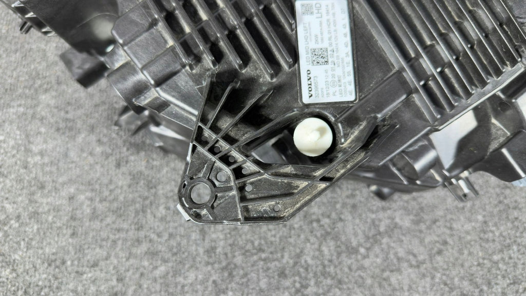 Frontscheinwerfer Volvo Xc60 II 32396573 Ein Stück (Rechts oder Links) Headlight SCH6843863017hq