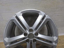 Load image into Gallery viewer, 1x Alufelge 17 Zoll 7.0&quot; 5x100 46ET Matt Silber 6R0601025AA VW Polo Rim Wheel