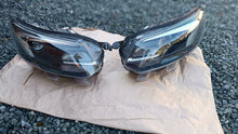 Laden Sie das Bild in den Galerie-Viewer, Frontscheinwerfer Opel Zafira Vivaro 9832836480-00 Xenon Rechts Headlight