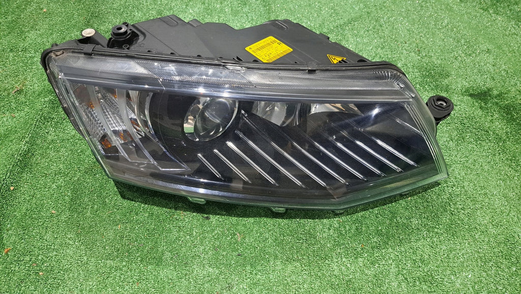 Frontscheinwerfer Skoda Octavia III 5E1941016B Xenon Rechts Headlight SCH2346006566xx