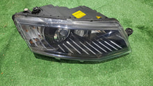 Laden Sie das Bild in den Galerie-Viewer, Frontscheinwerfer Skoda Octavia III 5E1941016B Xenon Rechts Headlight SCH2346006566xx