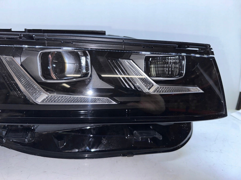 Frontscheinwerfer VW Touareg Cr7 761941082B Full LED Rechts Headlight SCH3744940262hy