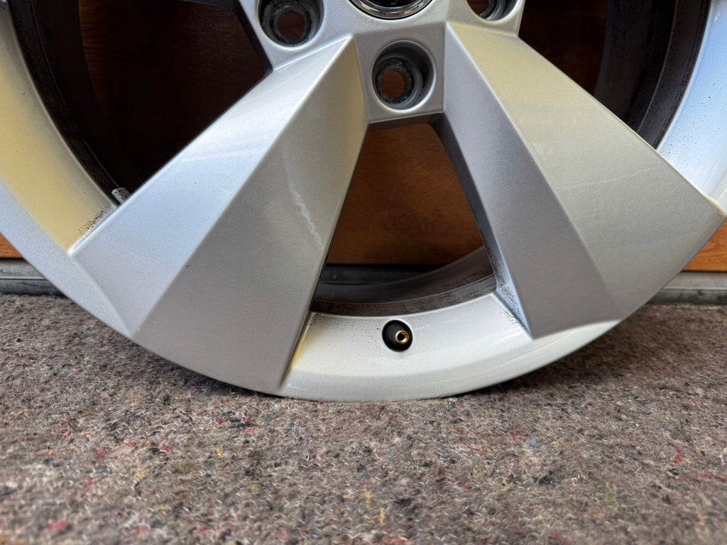1x Alufelge 17 Zoll 6.5" 5x112 38ET Glanz Silber 565601025J Skoda Kodiaq