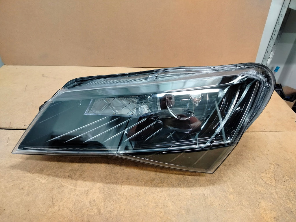 Frontscheinwerfer Skoda Superb III 3V1941015B Xenon Links Scheinwerfer Headlight