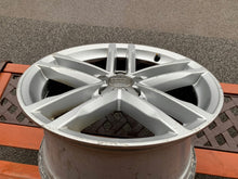 Load image into Gallery viewer, 1x Alufelge 17 Zoll 8.5&quot; 5x112 50ET Glanz Silber 8S0601025A Audi Tt Rim Wheel