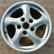 Laden Sie das Bild in den Galerie-Viewer, 1x Alufelge 17 Zoll 9.0" 5x130 55ET Glanz Silber 99636212800 Porsche Rim Wheel FEL5319043610qt