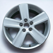 Laden Sie das Bild in den Galerie-Viewer, 1x Alufelge 16 Zoll 6.5&quot; 5x100 43ET Glanz Silber 6Q0601025S VW Polo Rim Wheel