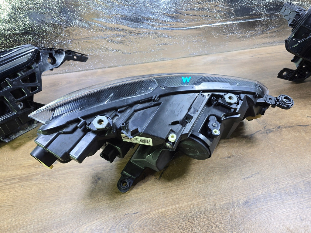 Frontscheinwerfer Seat Ibiza I V 6F1941005E LED Ein Stück (Rechts oder Links)