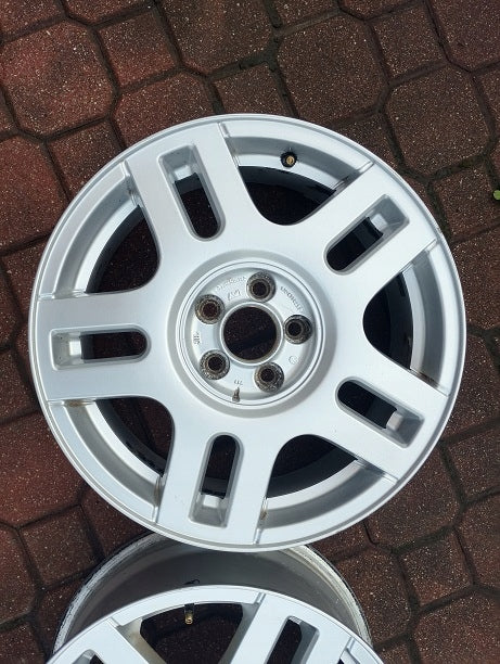 1x Alufelge 16 Zoll 6.5" 5x100 42ET Glanz Silber 1J0601025AC VW Golf Iv FEL3898666221lw