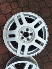 Load image into Gallery viewer, 1x Alufelge 16 Zoll 6.5" 5x100 42ET Glanz Silber 1J0601025AC VW Golf Iv FEL3898666221lw
