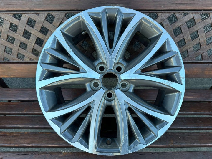 1x Alufelge 17 Zoll 6.5" 5x100 50ET Glanz Graphit PW457-0D005 Mg Yaris Rim Wheel FEL1013424892ap