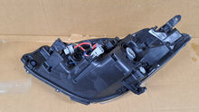 Load image into Gallery viewer, Frontscheinwerfer Toyota Yaris Rechts Scheinwerfer Headlight