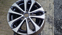 Laden Sie das Bild in den Galerie-Viewer, 1x Alufelge 16 Zoll 6.5&quot; 5x114.3 44ET Glanz Graphit 403004651R Renault Rim Wheel