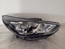 Laden Sie das Bild in den Galerie-Viewer, Frontscheinwerfer Hyundai I30 III G4921-64020 G4921-63040 Rechts oder Links