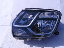 Laden Sie das Bild in den Galerie-Viewer, Frontscheinwerfer Dacia Duster 260608209R Halogen Links Scheinwerfer Headlight