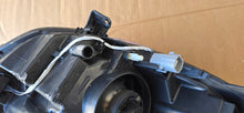 Load image into Gallery viewer, Frontscheinwerfer Peugeot 108 90144088 81150-0H150 Links Scheinwerfer Headlight