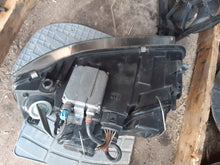 Laden Sie das Bild in den Galerie-Viewer, Frontscheinwerfer Audi A6 C6 Xenon Ein Stück (Rechts oder Links) Headlight SCH7751022887iy