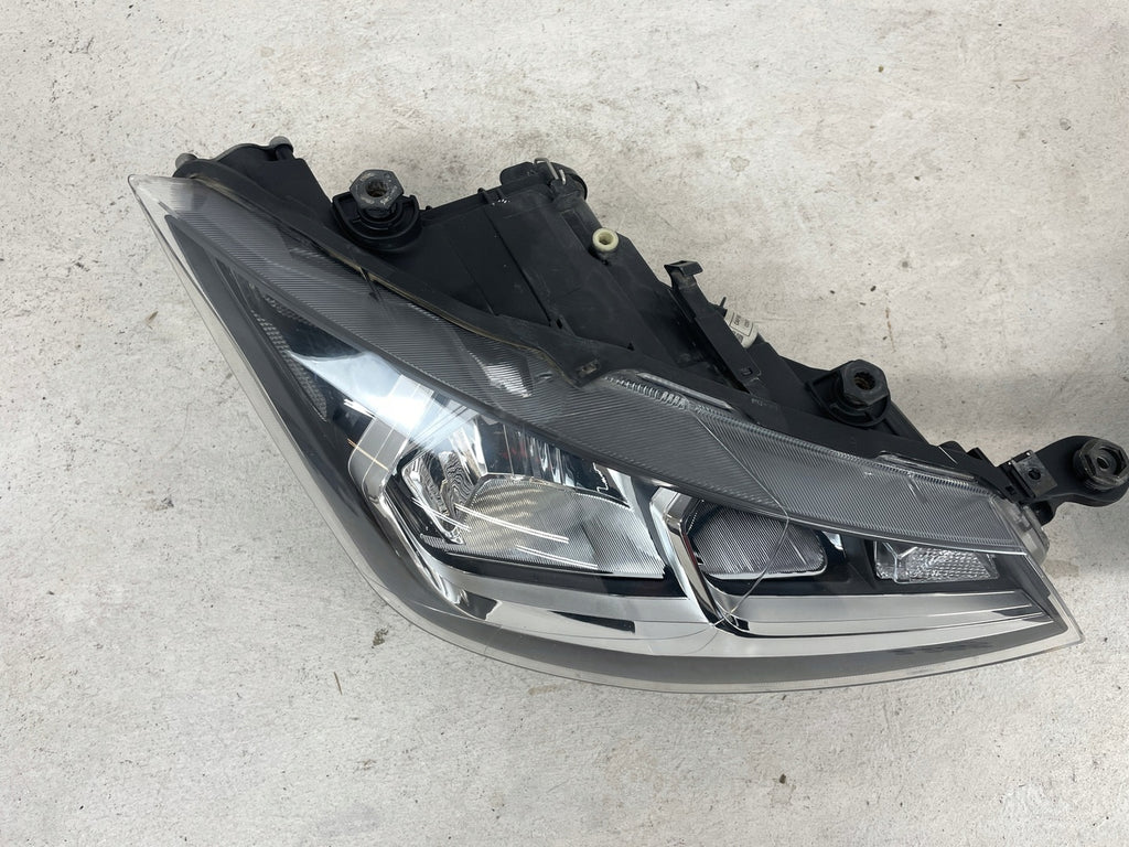 Frontscheinwerfer Seat Ibiza 6F1941015A LED Ein Stück (Rechts oder Links)