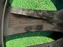 Load image into Gallery viewer, 1x Alufelge 19 Zoll 7.5&quot; 5x114.3 49 5ET 52910-2W195 Hyundai Santa Fe Rim Wheel