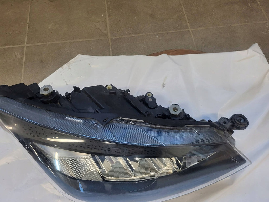 Frontscheinwerfer Seat Ibiza 6F1941006E LED Ein Stück (Rechts oder Links)