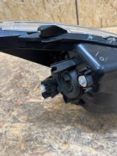 Laden Sie das Bild in den Galerie-Viewer, Frontscheinwerfer Mitsubishi I 8301D445 FALSE Scheinwerfer Headlight SCH8905625518ue