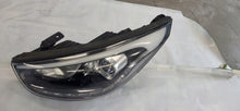 Laden Sie das Bild in den Galerie-Viewer, Frontscheinwerfer Hyundai Ix35 92101-2YXXX 92101-2SXXX LED Links Headlight