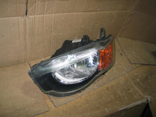 Laden Sie das Bild in den Galerie-Viewer, Frontscheinwerfer Mitsubishi Colt VI 8301B179 Links Scheinwerfer Headlight