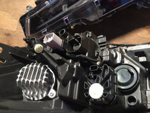 Laden Sie das Bild in den Galerie-Viewer, Frontscheinwerfer Toyota Corolla Ein Stück (Rechts oder Links) Headlight