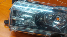 Laden Sie das Bild in den Galerie-Viewer, Frontscheinwerfer Toyota Corolla 81150-02E71 LED Ein Stück (Rechts oder Links)