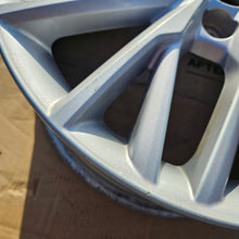 Laden Sie das Bild in den Galerie-Viewer, 1x Alufelge 18 Zoll 7.0" 5x114.3 50ET Silber PW457-10004 Toyota Chr C-Hr FEL7954534983th