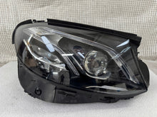 Laden Sie das Bild in den Galerie-Viewer, Frontscheinwerfer Mercedes-Benz W213 A2139062606 Full LED Rechts Headlight SCH8772916542qx