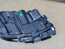 Laden Sie das Bild in den Galerie-Viewer, Frontscheinwerfer Tesla Model 3 1760888-00-F LED Ein Stück (Rechts oder Links)