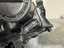 Laden Sie das Bild in den Galerie-Viewer, Frontscheinwerfer Mercedes-Benz Gla A1569062300 Links Scheinwerfer Headlight SCH5905544135rg