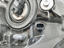 Laden Sie das Bild in den Galerie-Viewer, Frontscheinwerfer Toyota Corolla Verso P7105R Rechts Scheinwerfer Headlight SCH4918821068im
